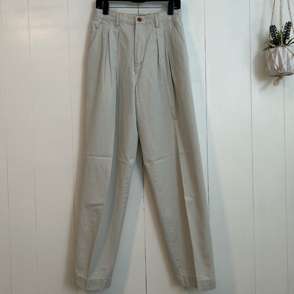 Vintage khaki pants from GAP in a classic fit. Features pleats at the top, back